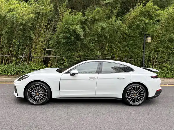 Porsche Panamera 2025