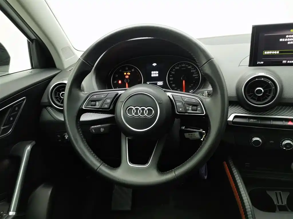 Audi Q2L 2019 — фото 11