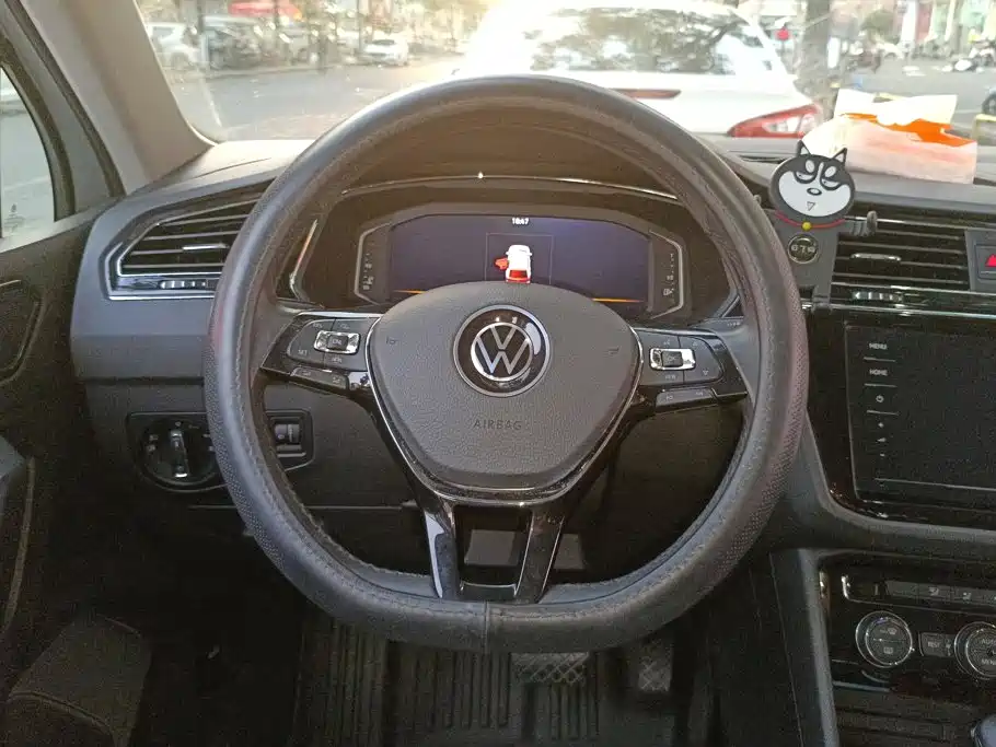 Volkswagen Tiguan L 2021 — фото 15