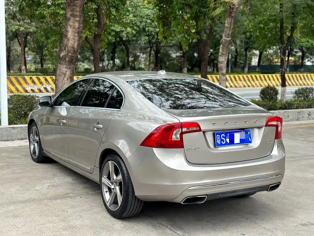 Volvo S60 2015 — фото 4