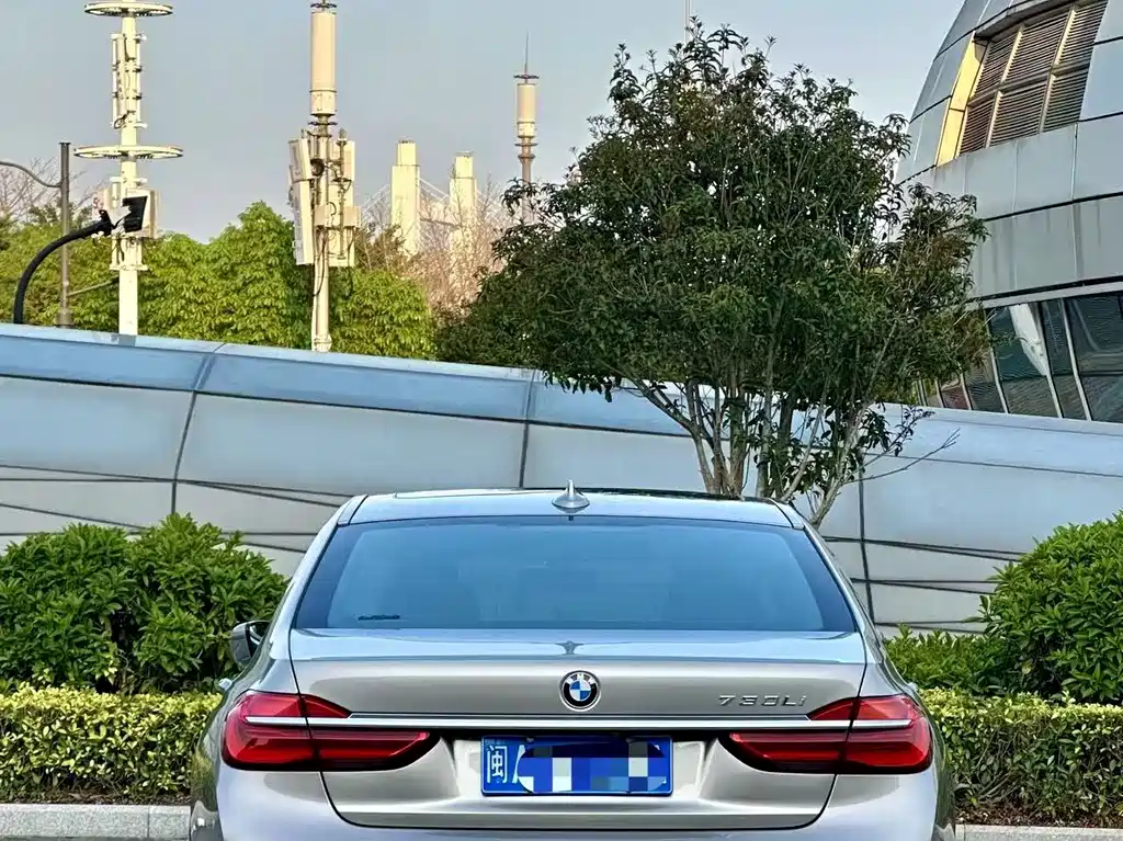 BMW 7 Series 2017 — фото 8