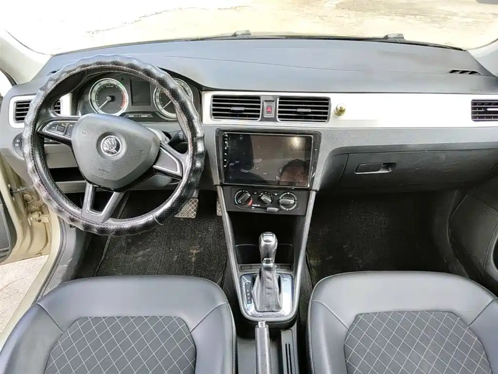 Skoda Rapid 2017 — фото 10