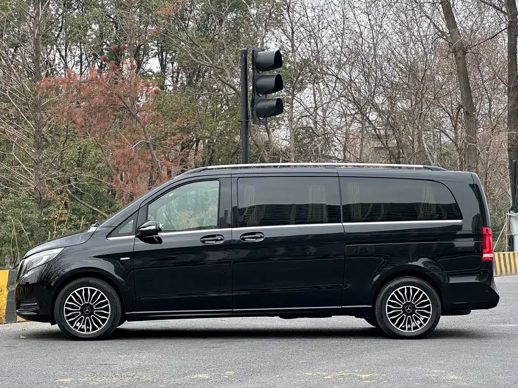 Mercedes-Benz V-Class 2017 — фото 4