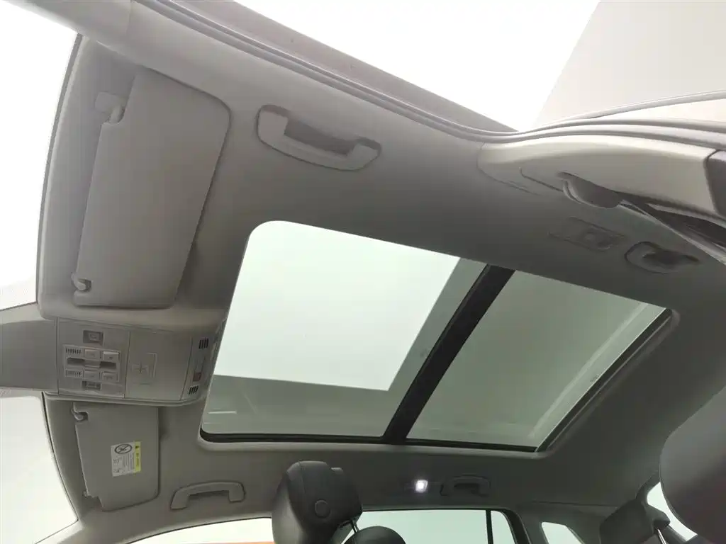 Volkswagen Tiguan 2017 — фото 14