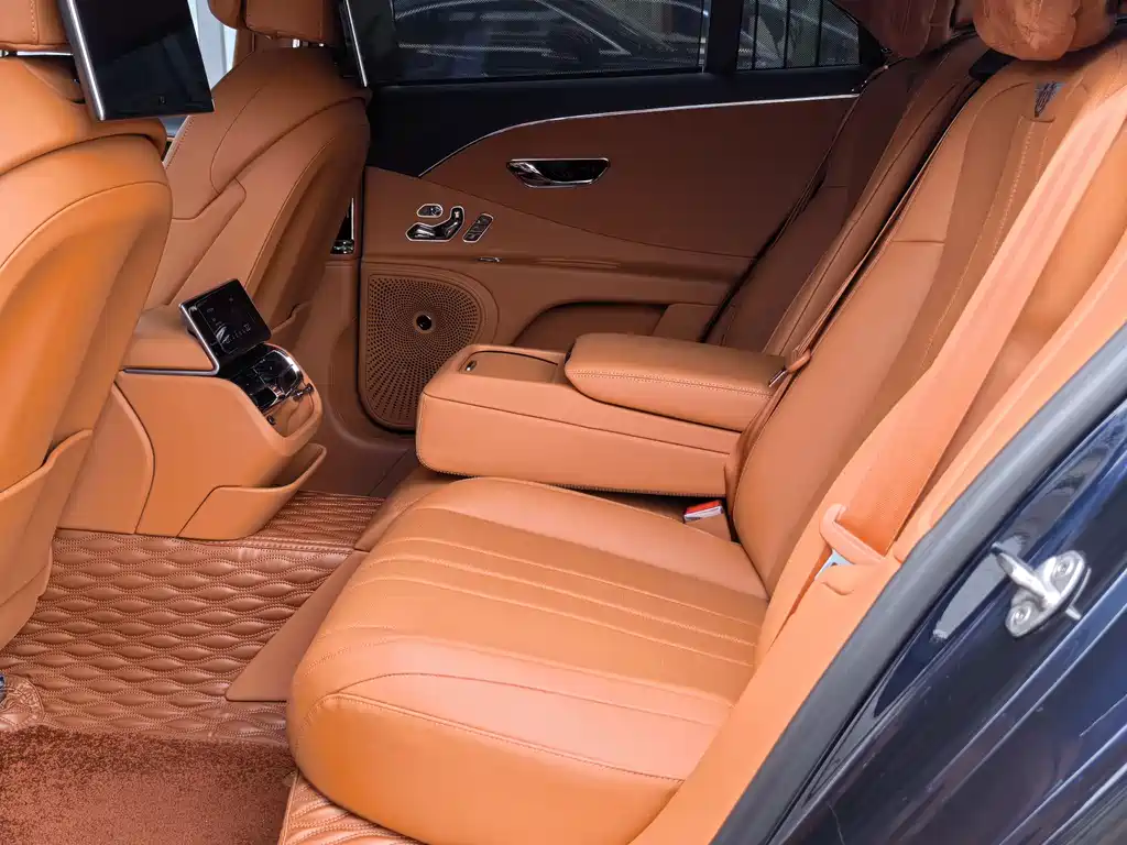 Bentley Flying Spur PHEV 2022 — фото 12