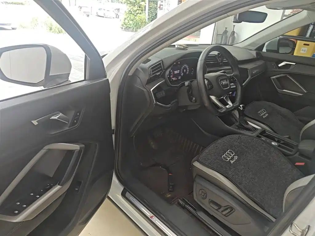 Audi Q3 2020 — фото 16