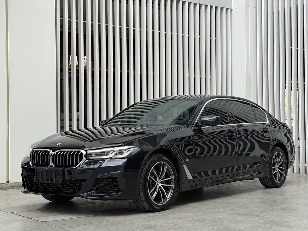 BMW 5 Series 2022 — фото 1