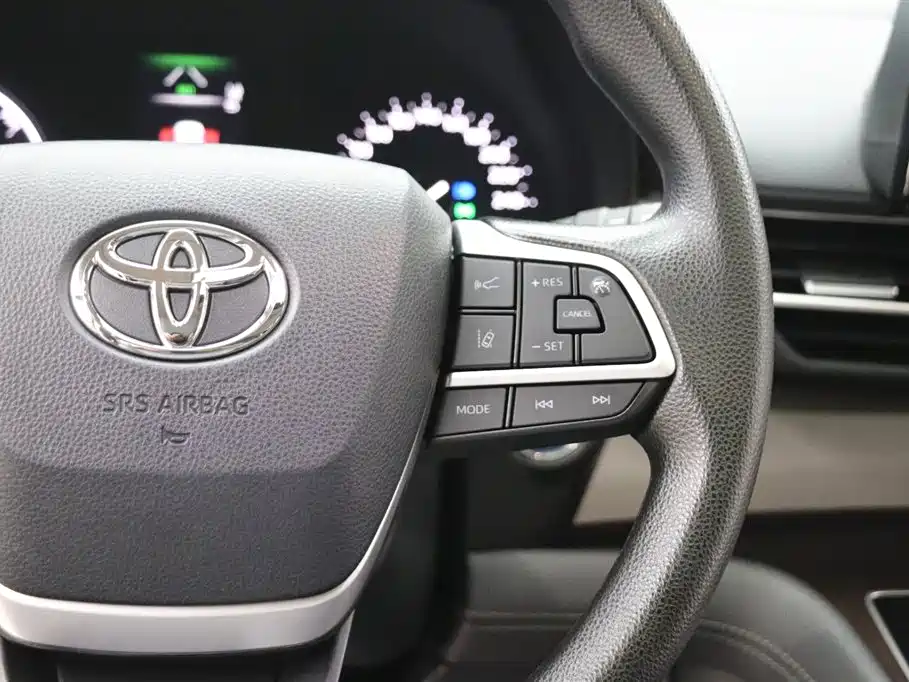 Toyota Granvia 2024 — фото 16