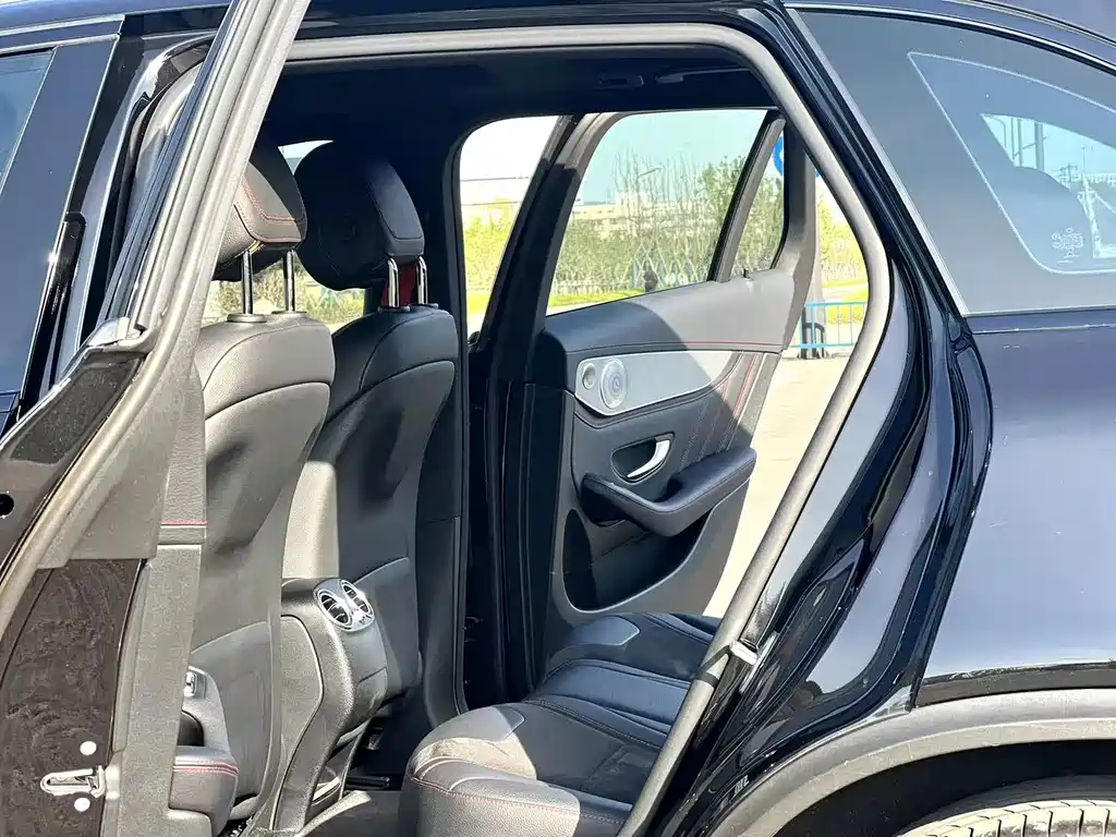 Mercedes-Benz GLC AMG 2018 — фото 11