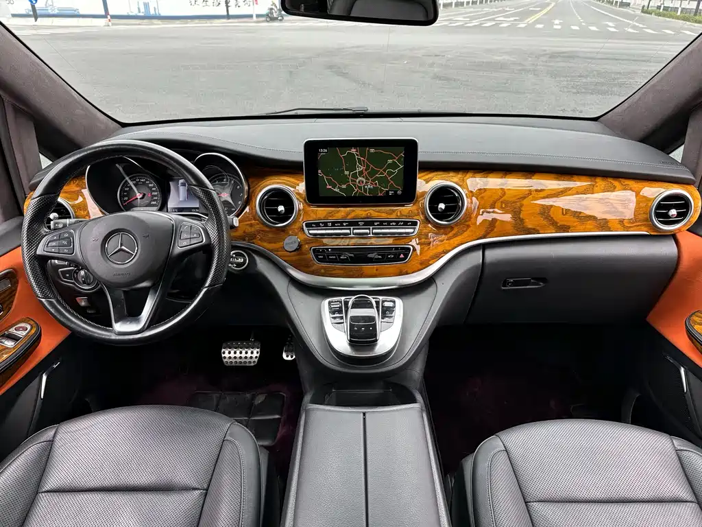 Mercedes-Benz V-Class 2017 — фото 15