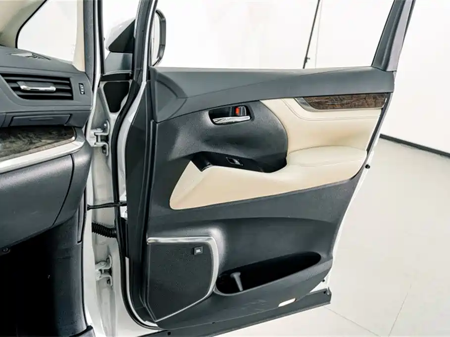 Toyota Vellfire 2019 — фото 16