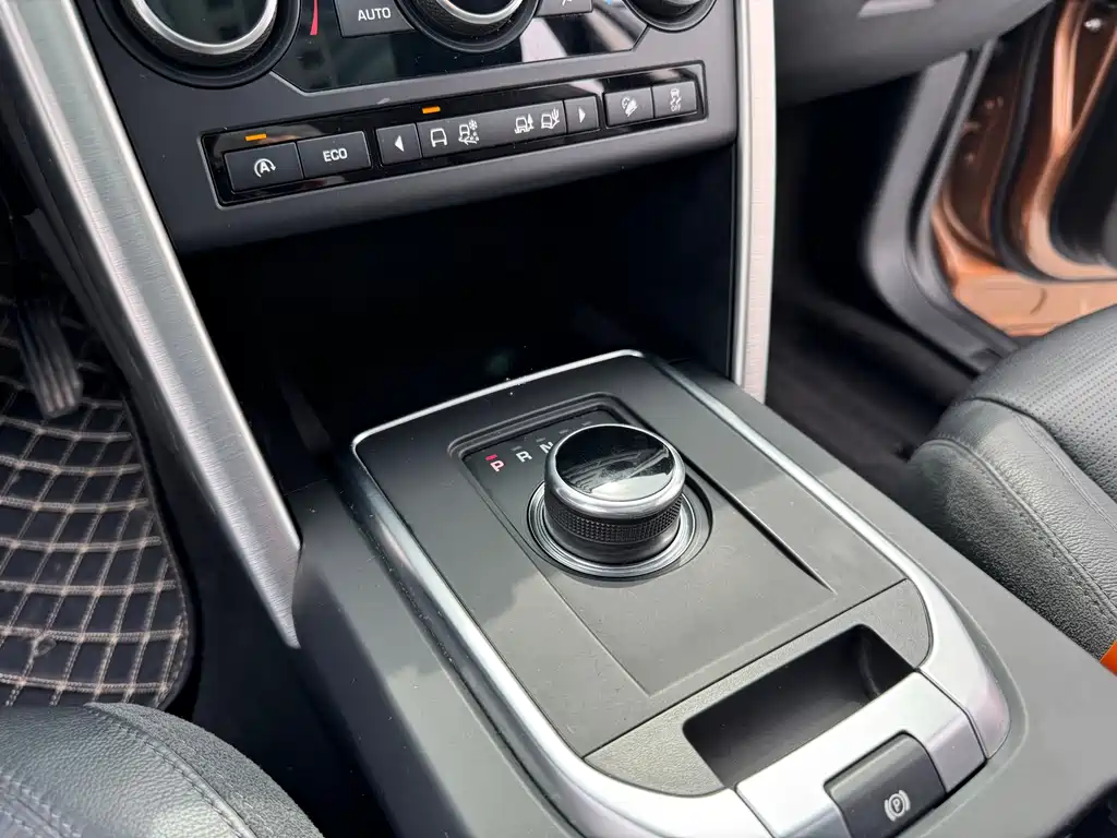 Land Rover Discovery Sport 2017 — фото 13