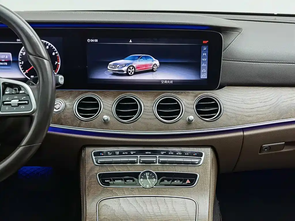 Mercedes-Benz E-Class 2019 — фото 12