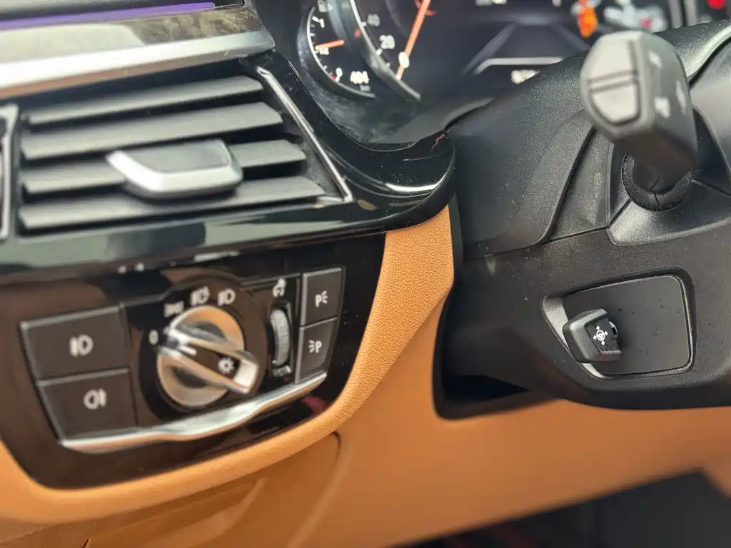BMW 5 Series 2017 — фото 13