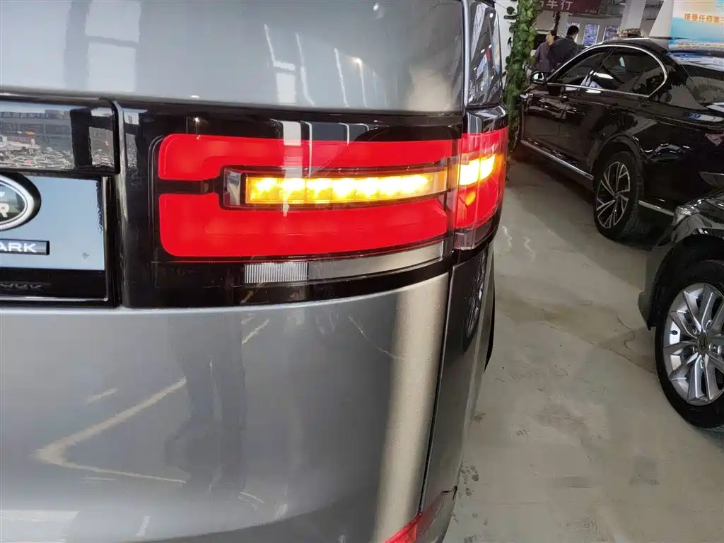 Land Rover Discovery 2019 — фото 24