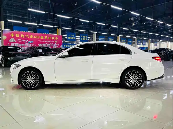 Mercedes-Benz C-Class 2024