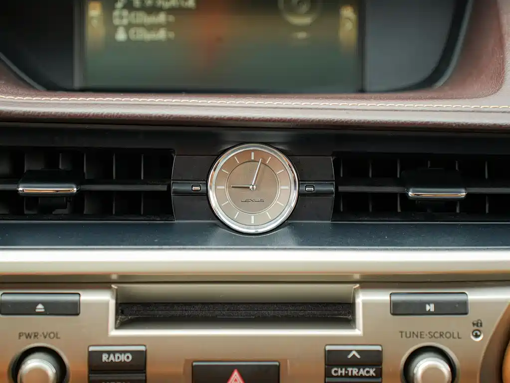 Lexus ES 2018 — фото 19