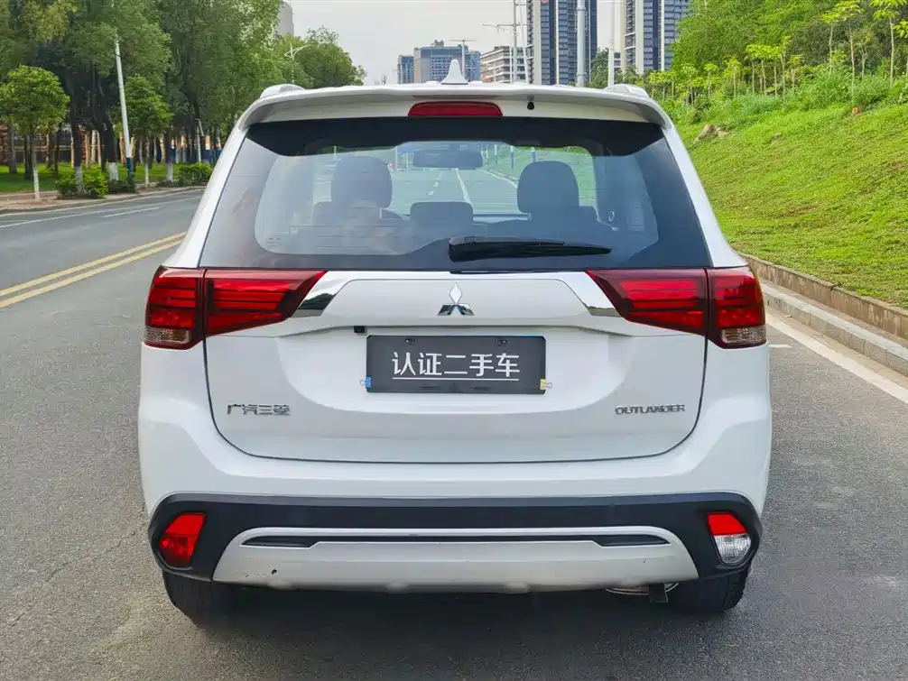 Mitsubishi Outlander 2019 — фото 6
