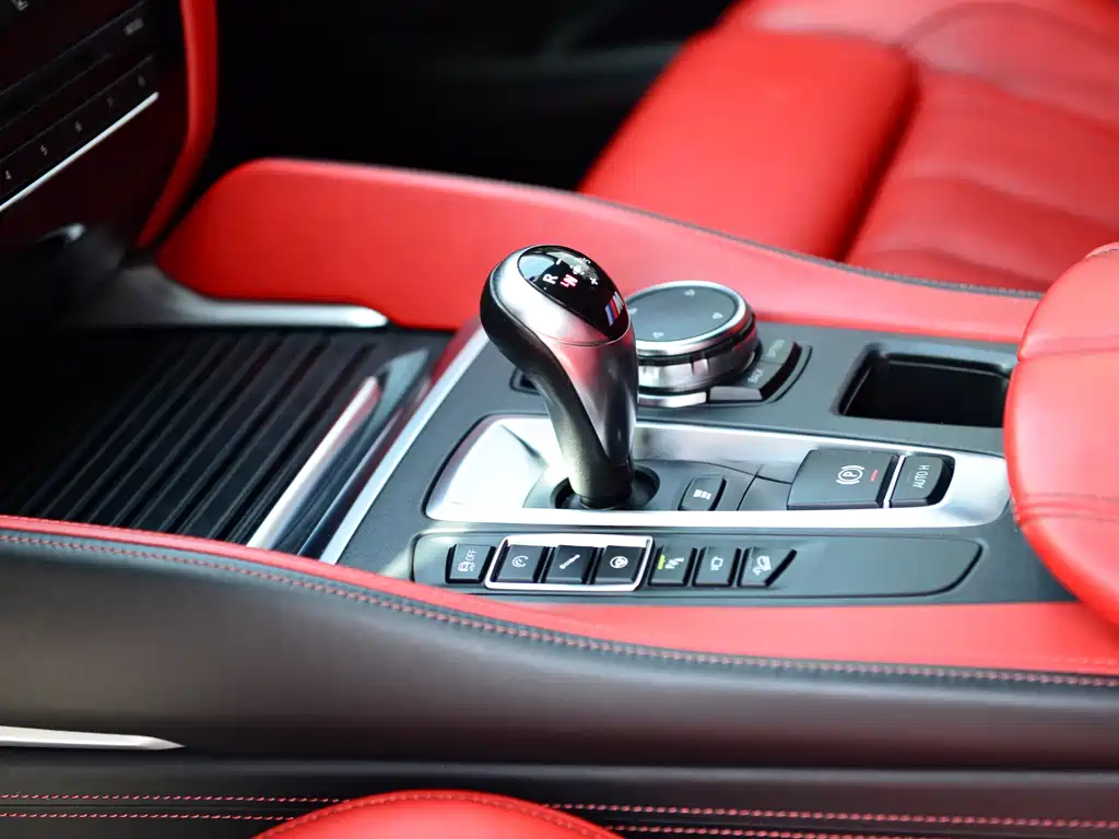 BMW X6 M 2016 — фото 18