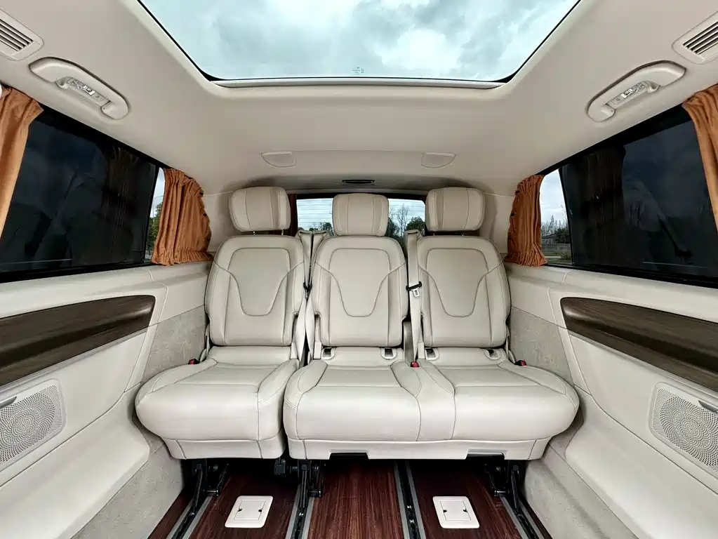 Mercedes-Benz V-Class 2022 — фото 20
