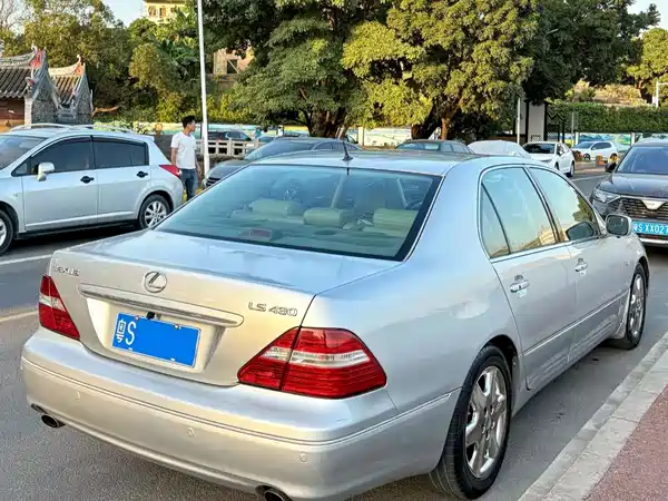 Lexus LS 2005
