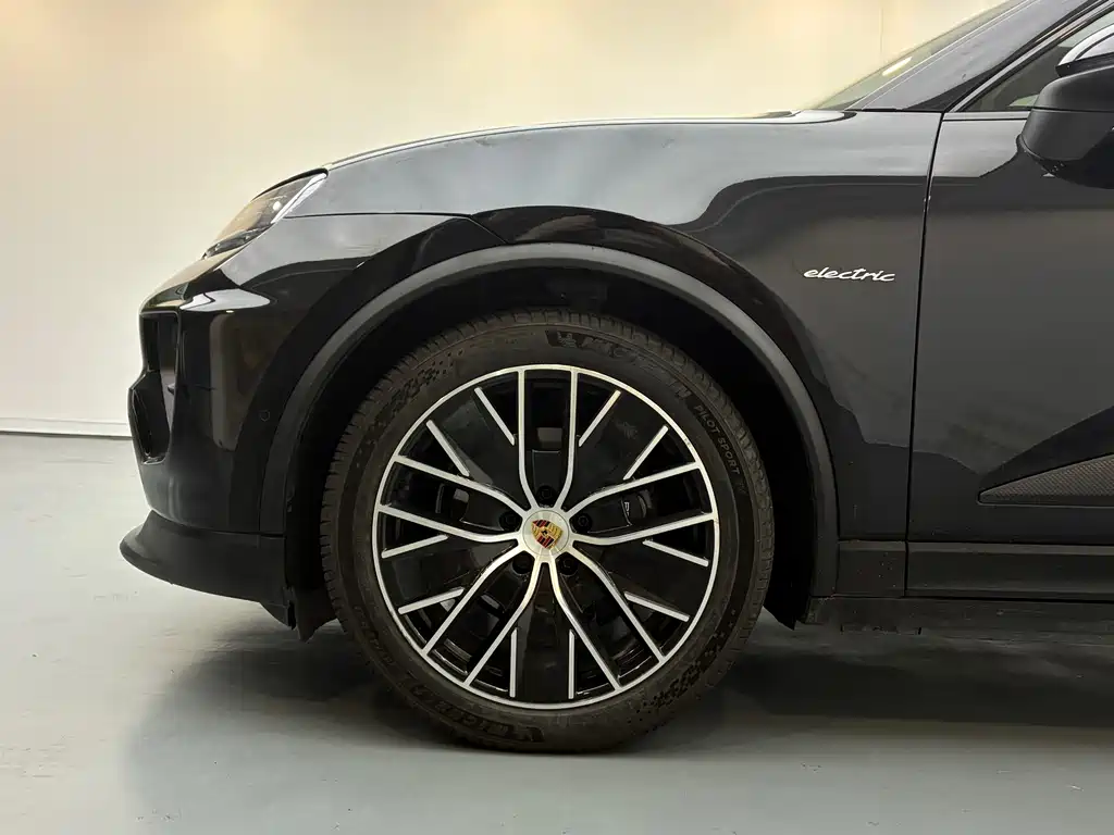 Porsche Macan EV 2025 — фото 13