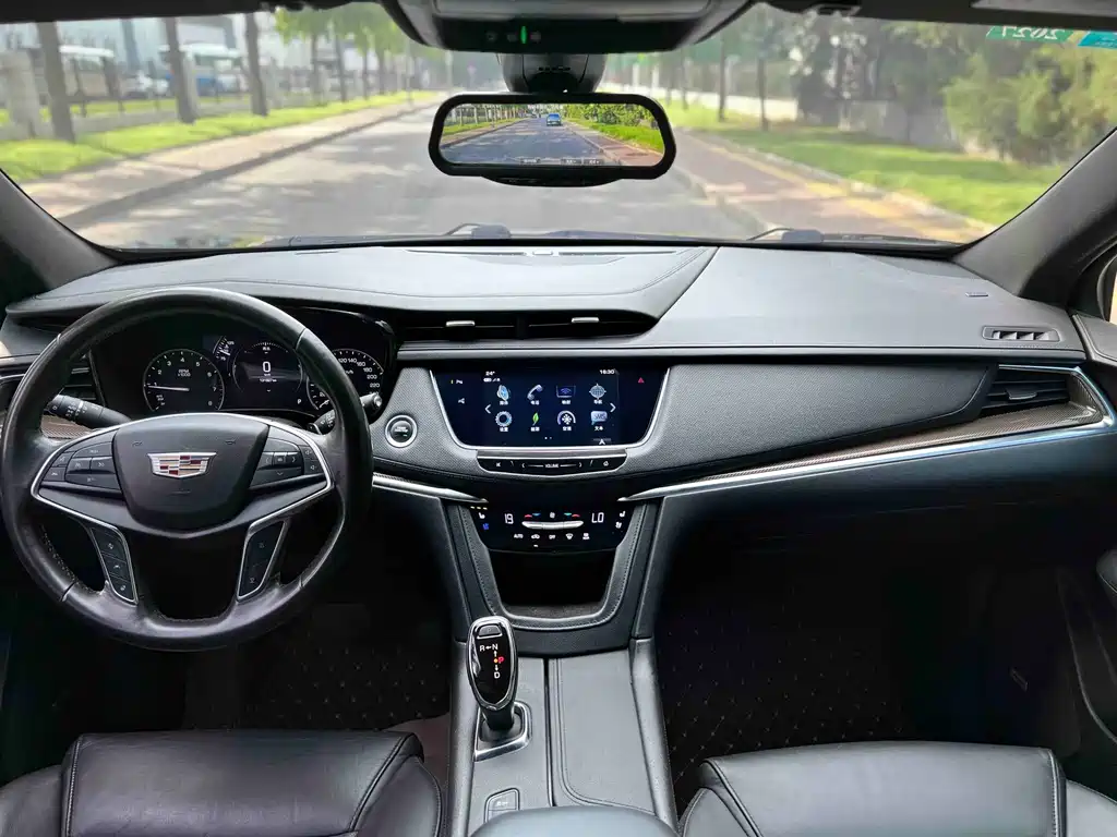 Cadillac XT5 2017 — фото 17