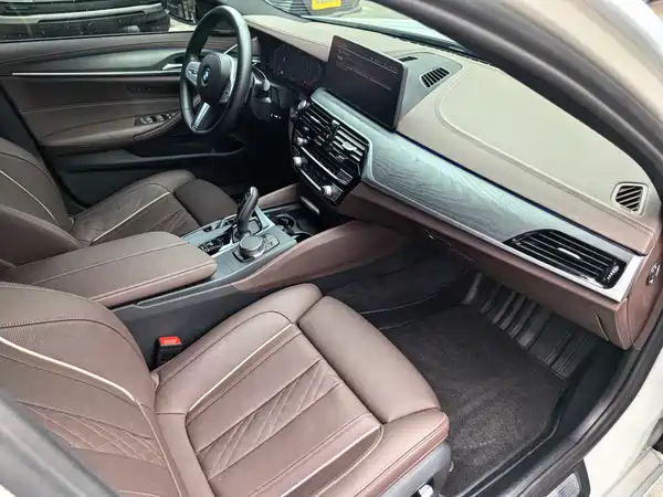 BMW 5 Series 2023