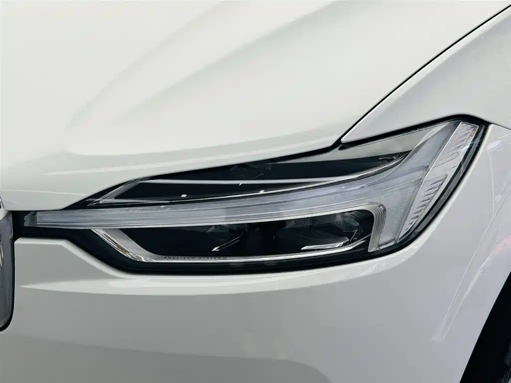 Volvo XC60 2021 — фото 11