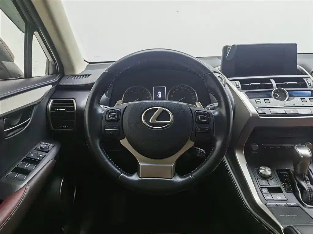 Lexus NX 2019 — фото 11
