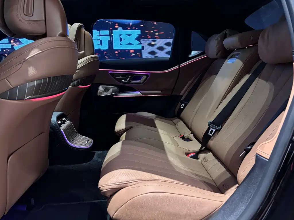 Mercedes-Benz E-Class 2025 — фото 13