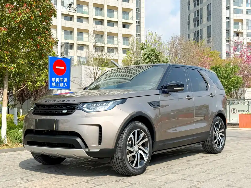 Land Rover Discovery 2018 — фото 1