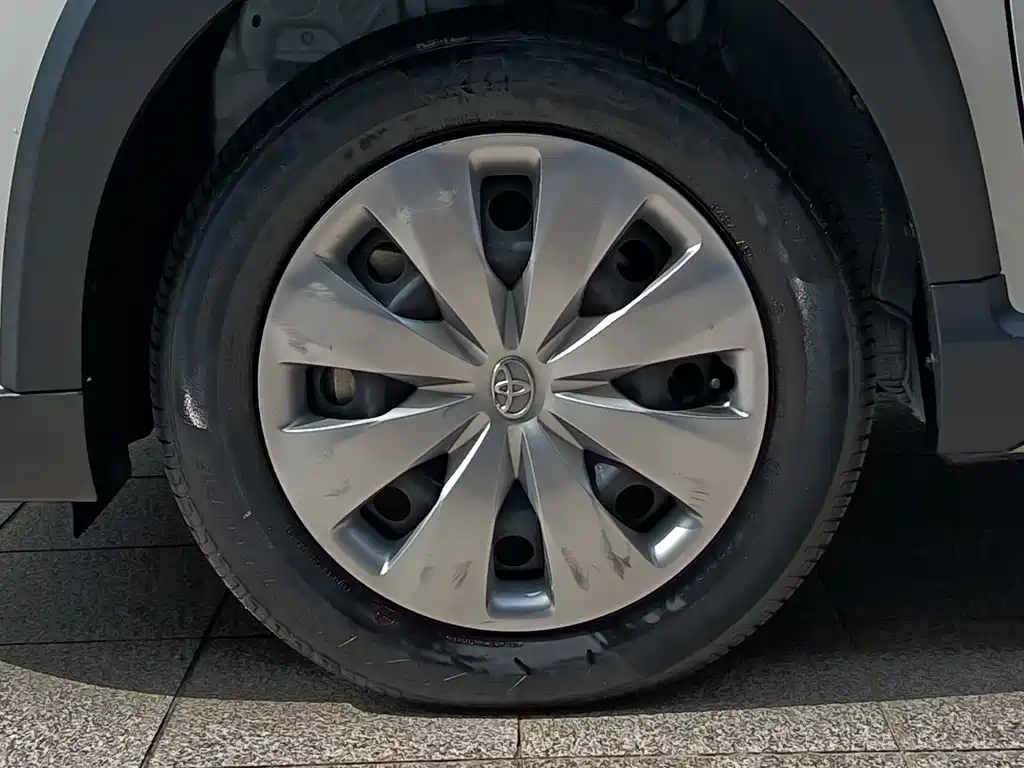 Toyota Yaris L 2022 — фото 18