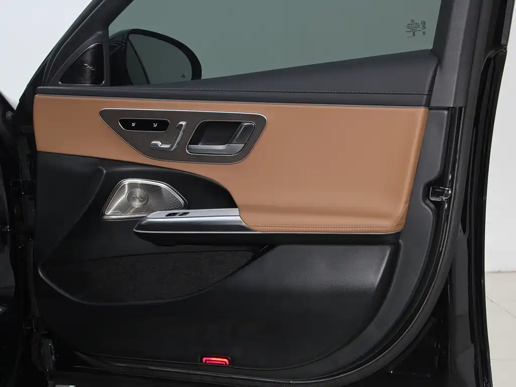 Mercedes-Benz E-Class 2025 — фото 18