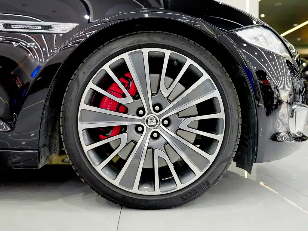 Jaguar XJ 2014 — фото 11
