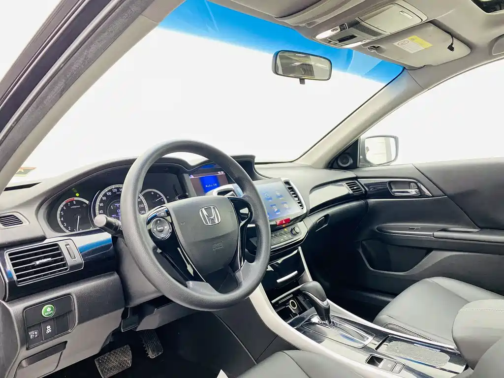 Honda Accord 2017 — фото 12