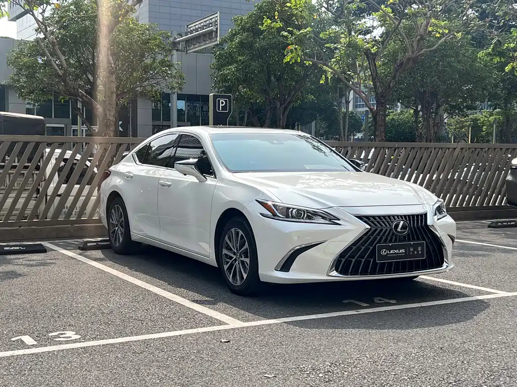 Lexus ES 2022 — фото 12