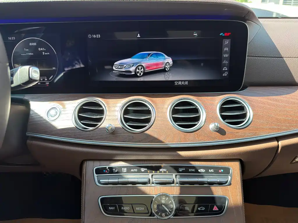 Mercedes-Benz E-Class 2020 — фото 21