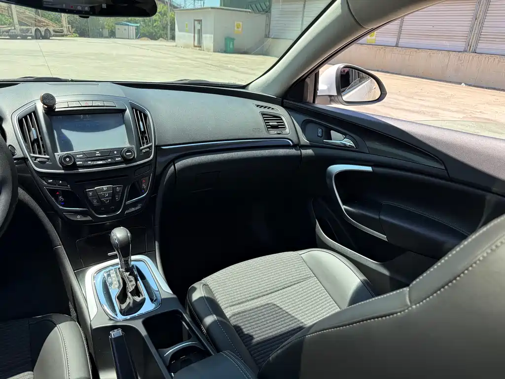 Buick Regal 2017 — фото 13
