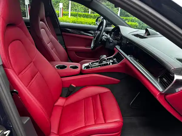 Porsche Panamera 2023