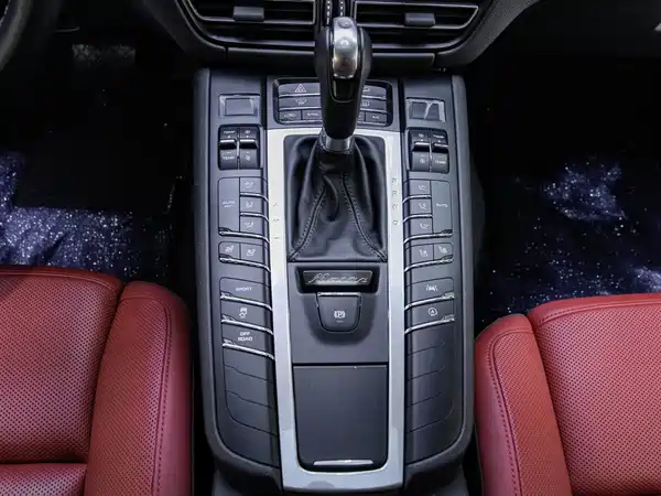 Porsche Macan 2021