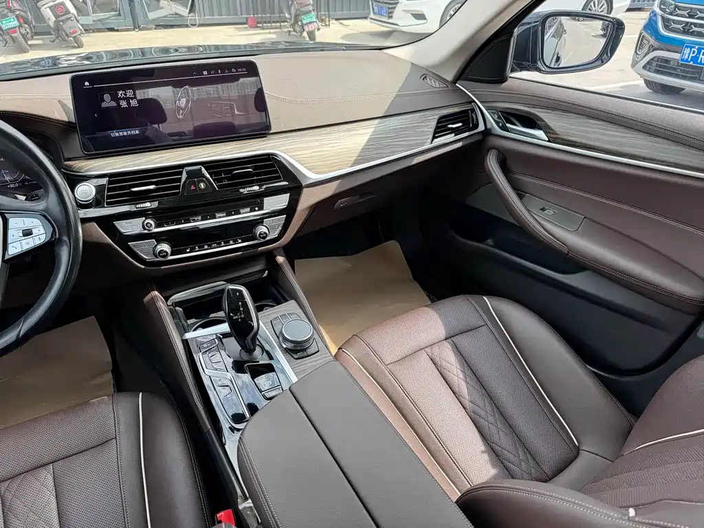 BMW 5 Series New Energy 2021 — фото 18