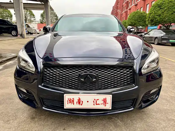 Infiniti Q70 2018