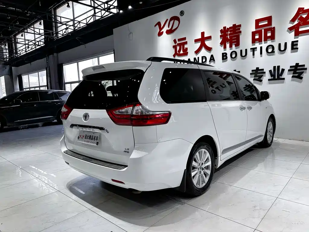 Toyota Sienna 2018 — фото 19