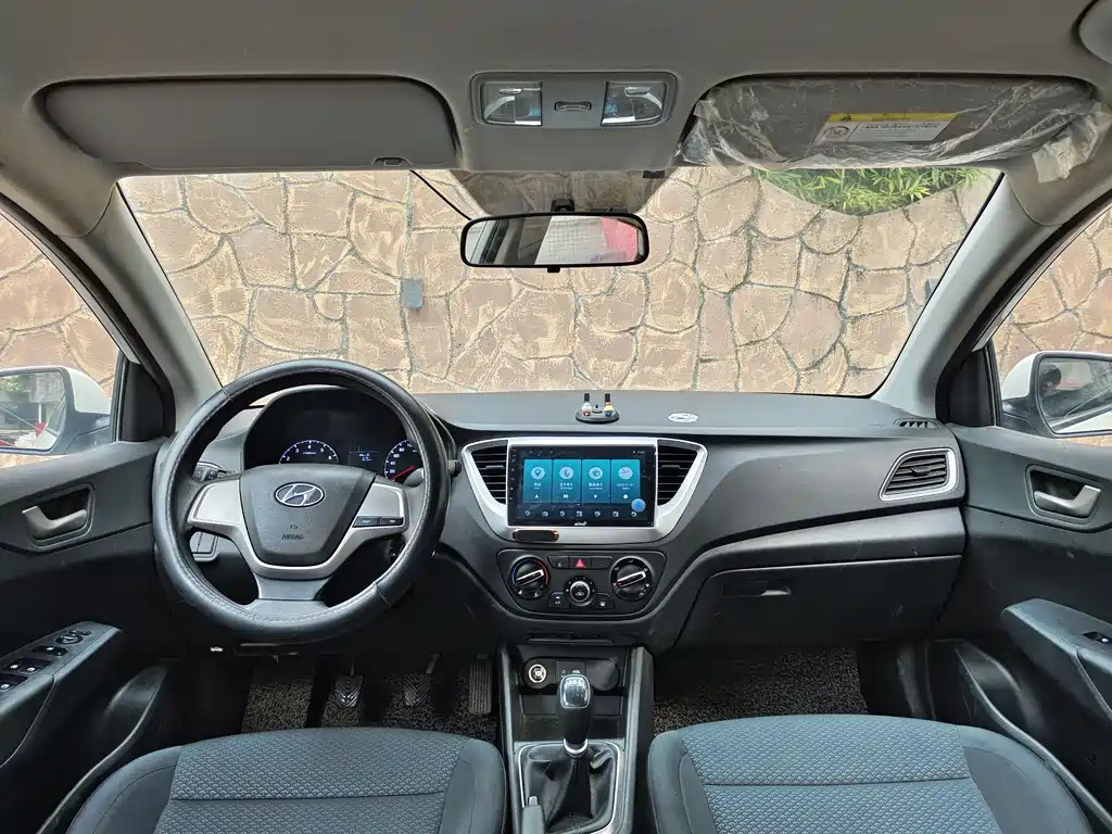 Hyundai Verna 2017 — фото 11