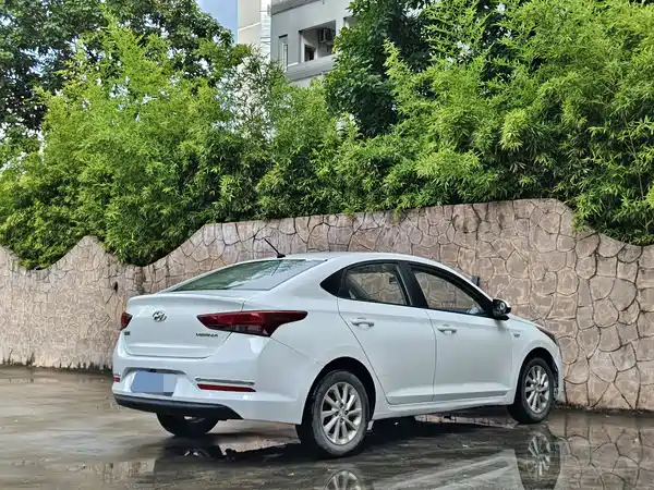 Hyundai Verna 2016