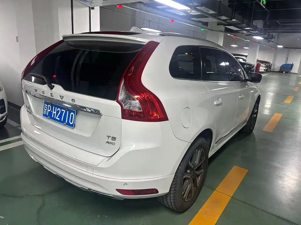 Volvo XC60 2017 — фото 9