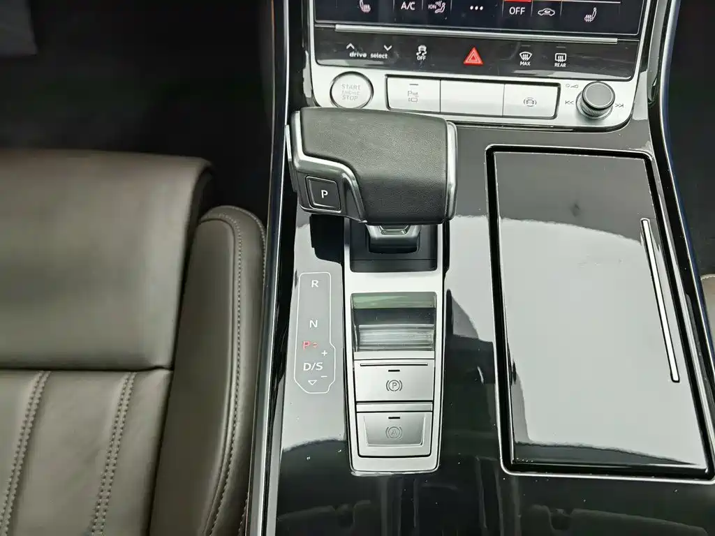 Audi A8 2020 — фото 13