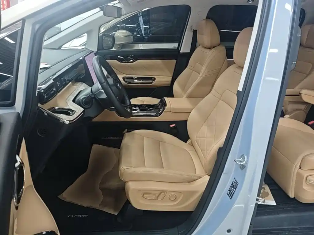 GAC Motor E8 PHEV 2024 — фото 15