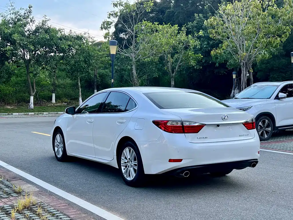 Lexus ES 2014 — фото 4